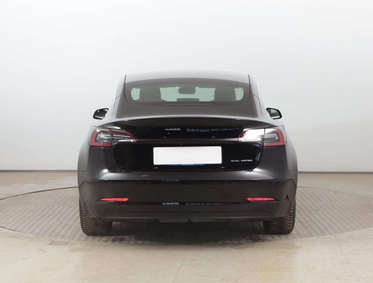 2020 Tesla Model 3 - 11