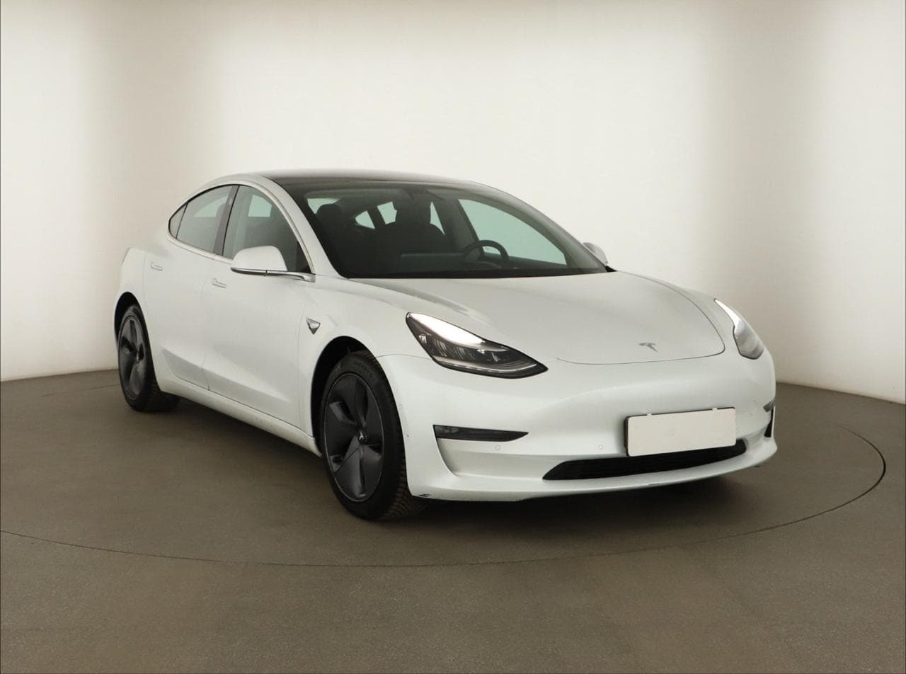 Tesla Model 3 Long Range 4WD 78kWh 324kW sedan