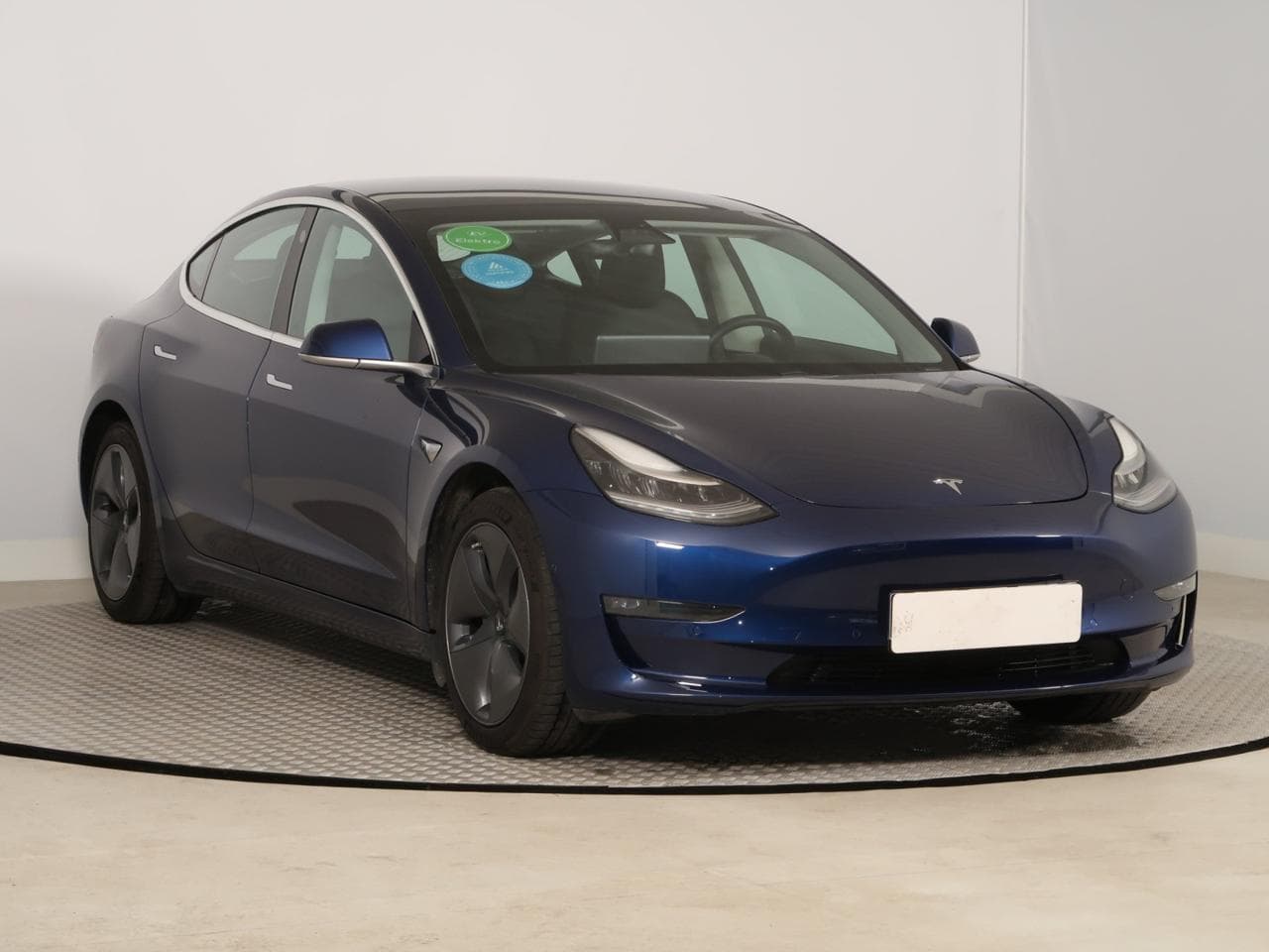 Tesla Model 3 Long Range 4WD 78kWh 366kW sedan