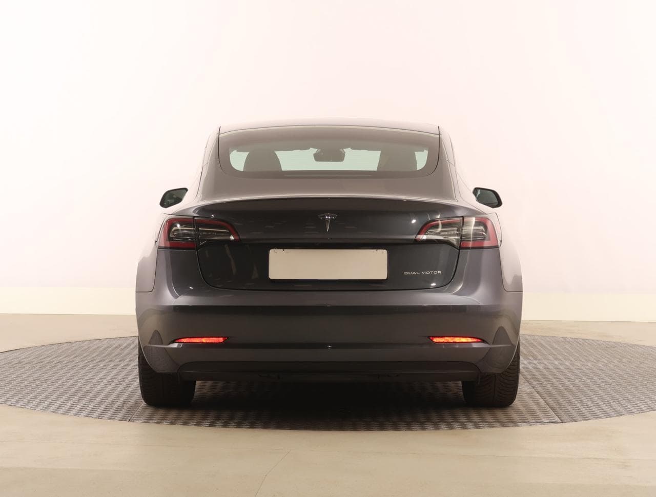 2020 Tesla Model 3 - 11