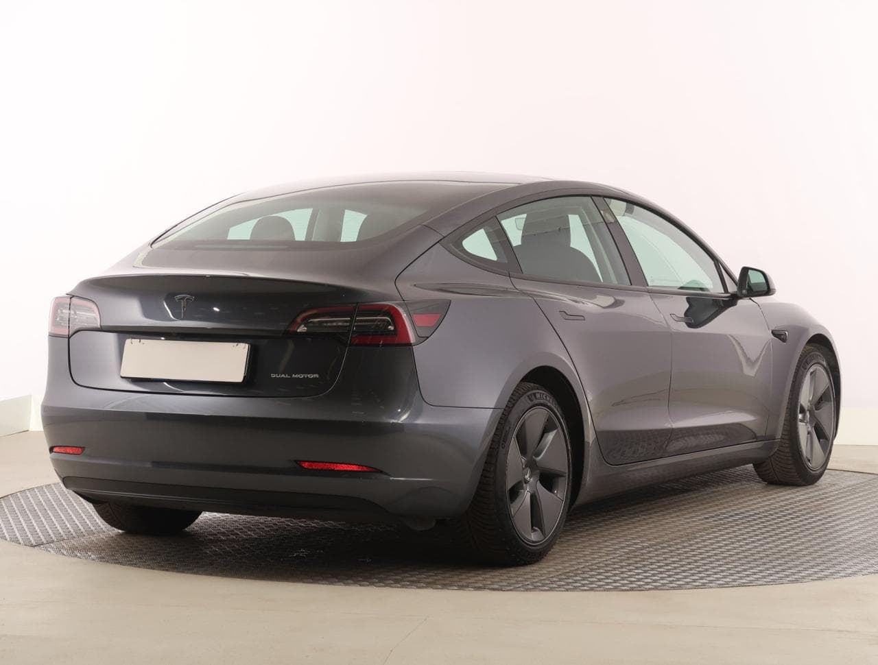 2020 Tesla Model 3 - 13