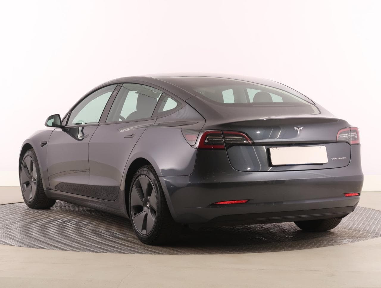 2020 Tesla Model 3 - 9