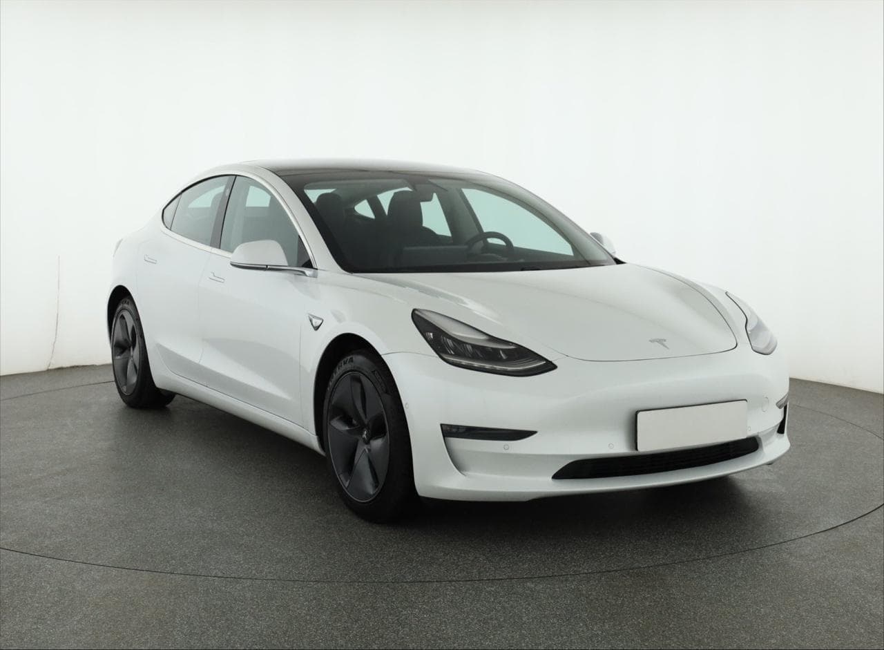 Tesla Model 3 Long Range 4WD 78kWh 324kW sedan