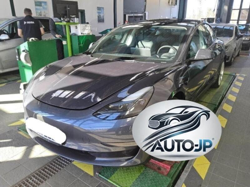 Tesla Model 3 AWD Long Range    PŘIPRAVUJEME sedan