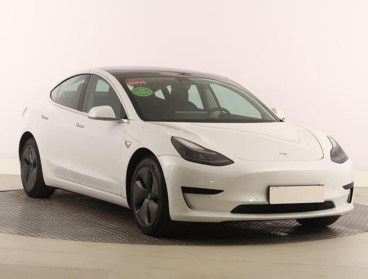 Tesla Model 3 Std Range Plus 52kWh 208kW sedan