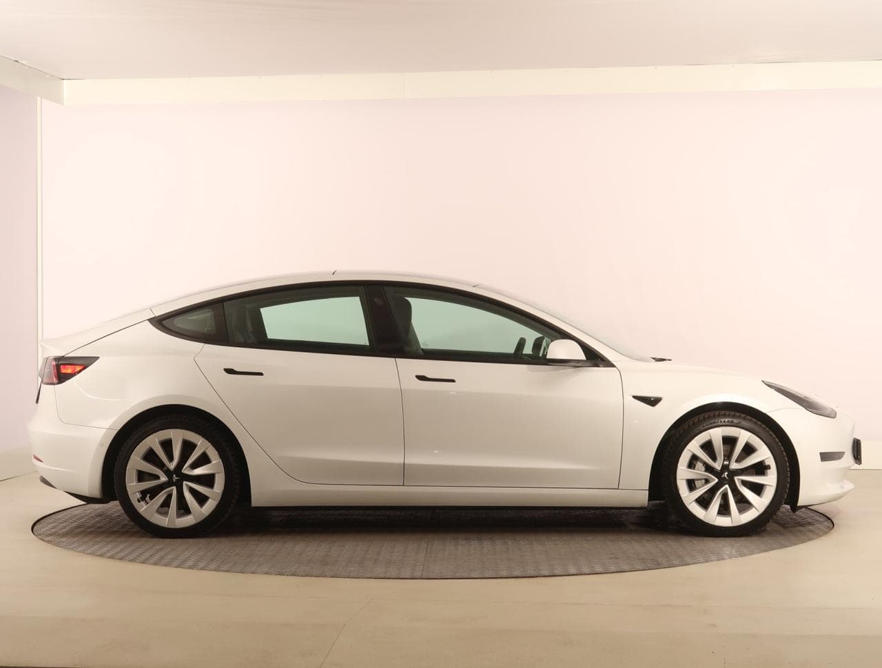 2020 Tesla Model 3 - 15