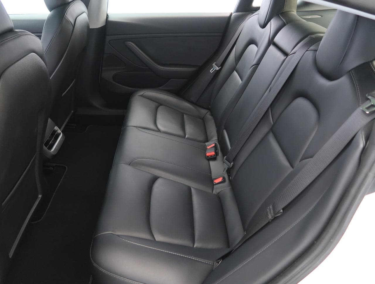 2020 Tesla Model 3 - 29