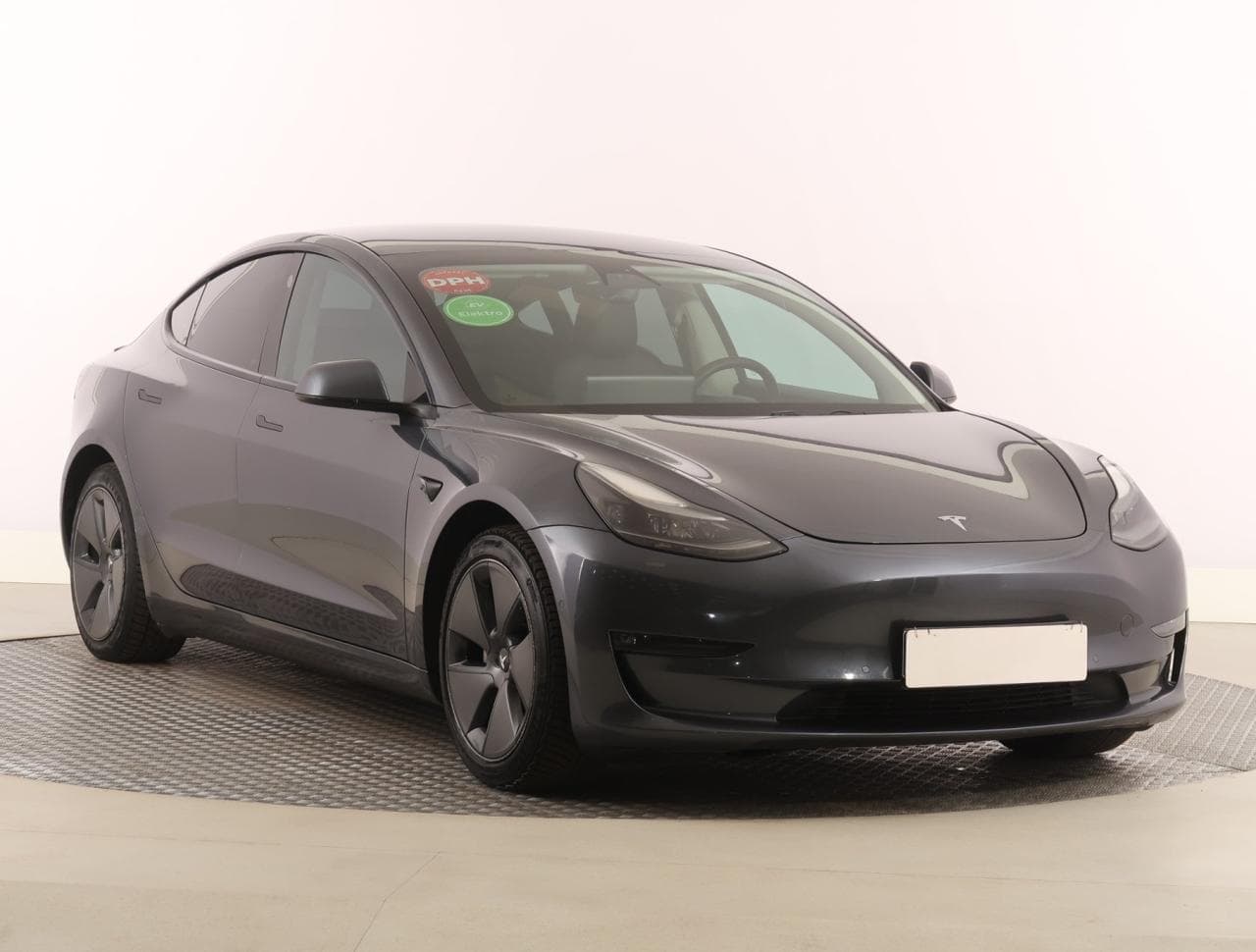Tesla Model 3 Long Range 4WD 74kWh 366kW sedan