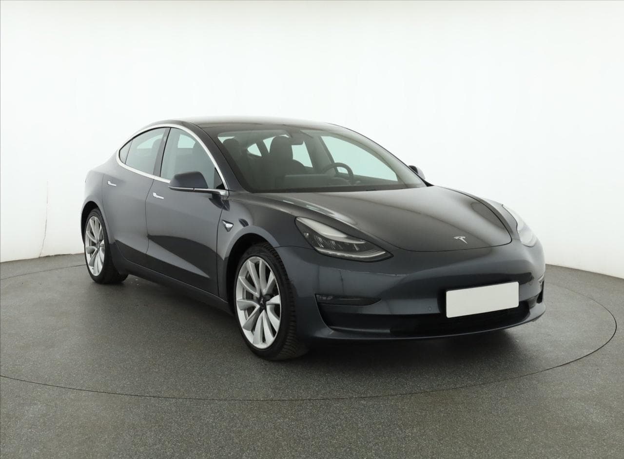Tesla Model 3 Long Range 4WD 78kWh 324kW sedan