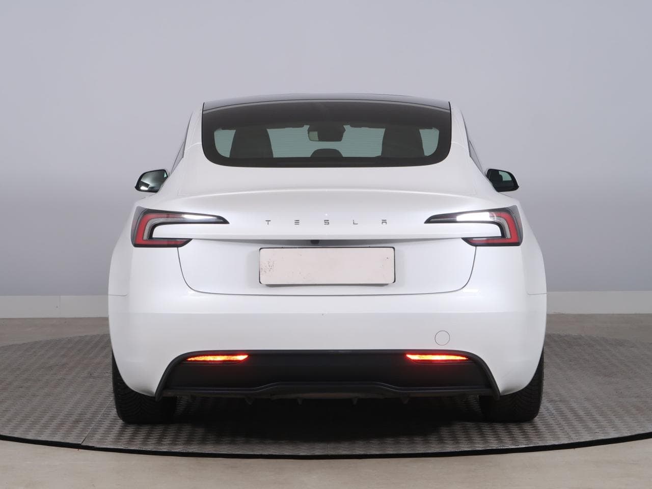 2024 Tesla MODEL 3 - 6
