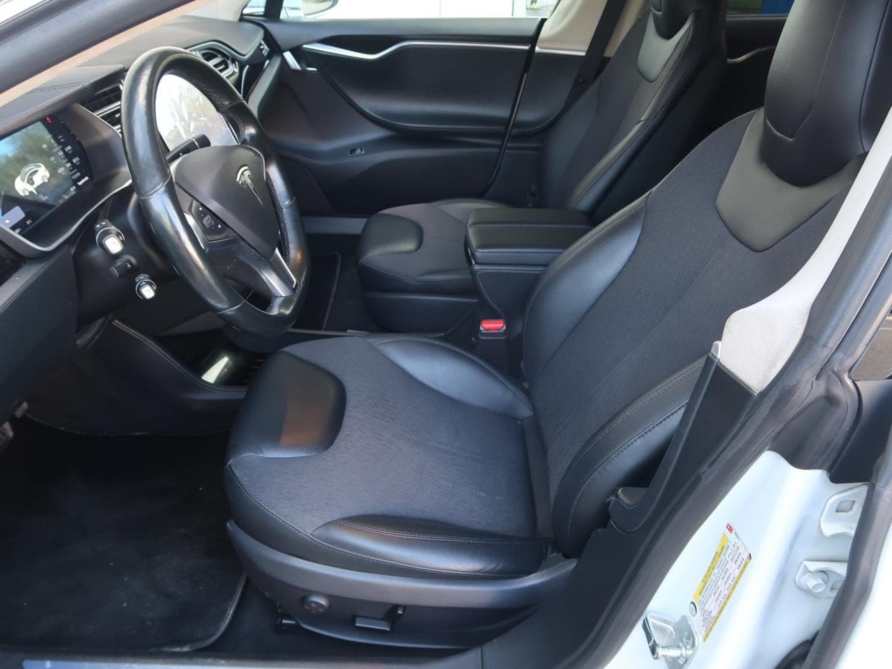 2015 Tesla MODEL S - 25