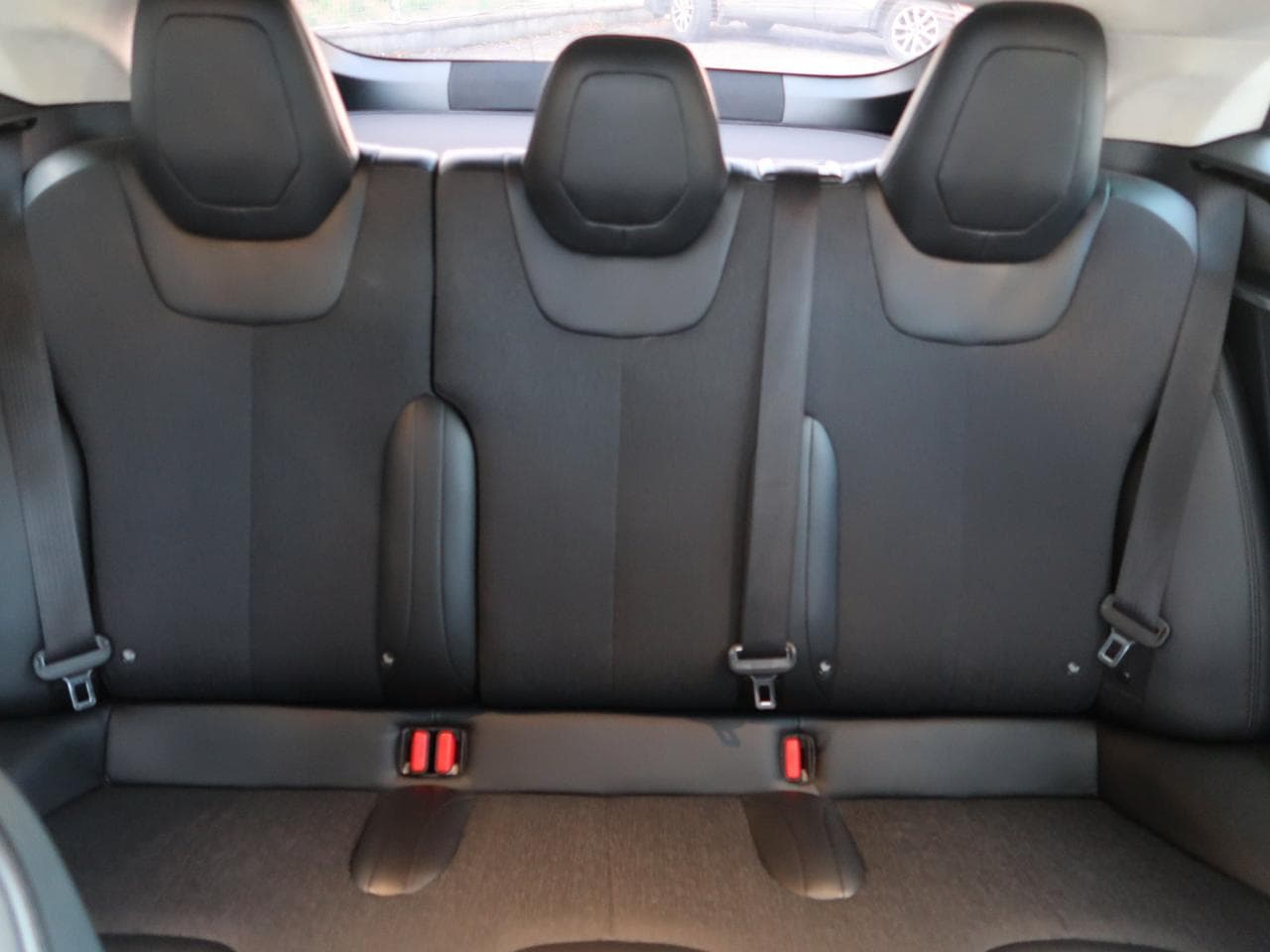 2015 Tesla MODEL S - 21