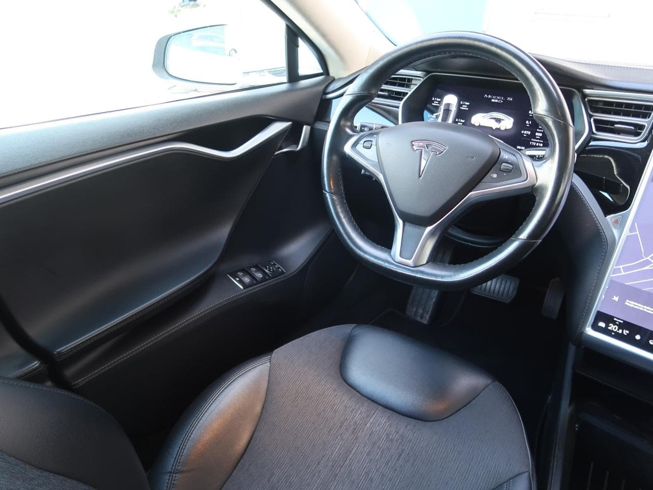 2015 Tesla MODEL S - 12