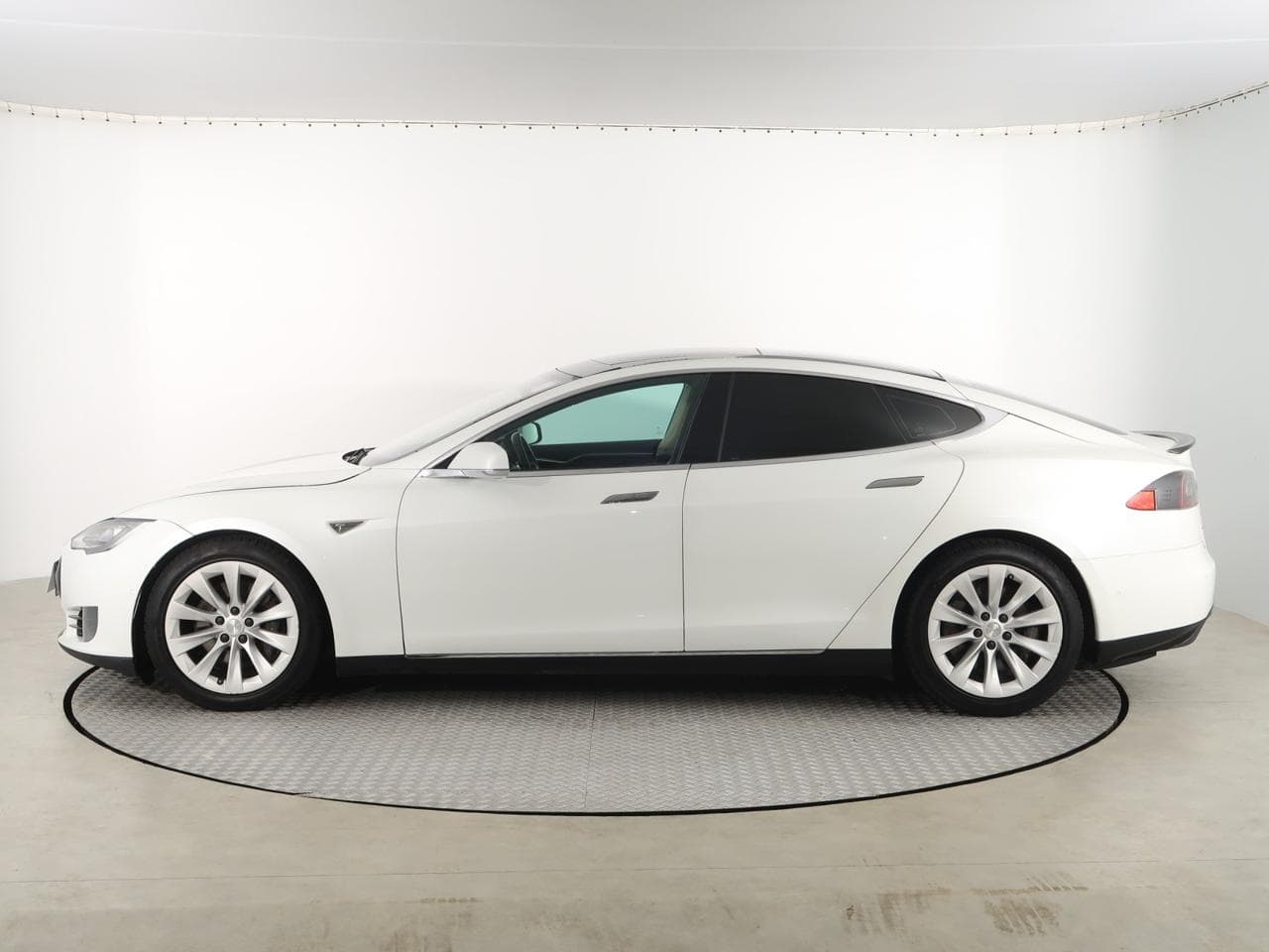 2015 Tesla MODEL S - 4