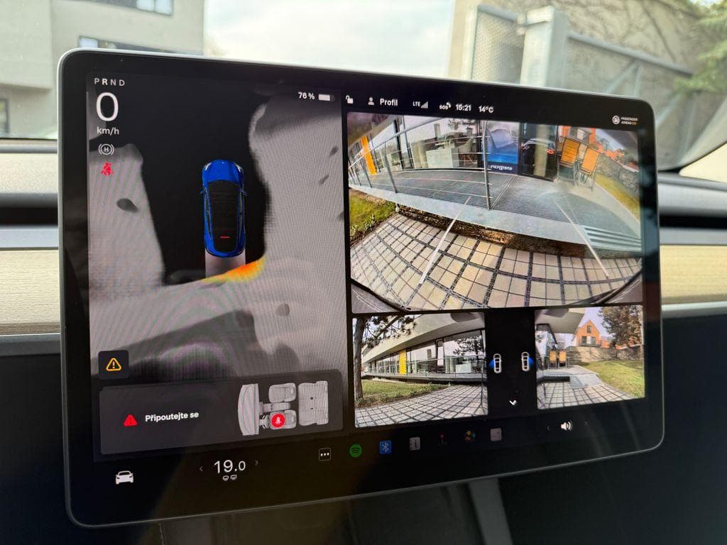 2022 Tesla Model Y - 14