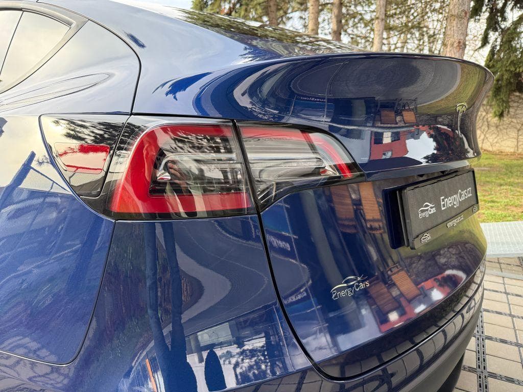 2022 Tesla Model Y - 8