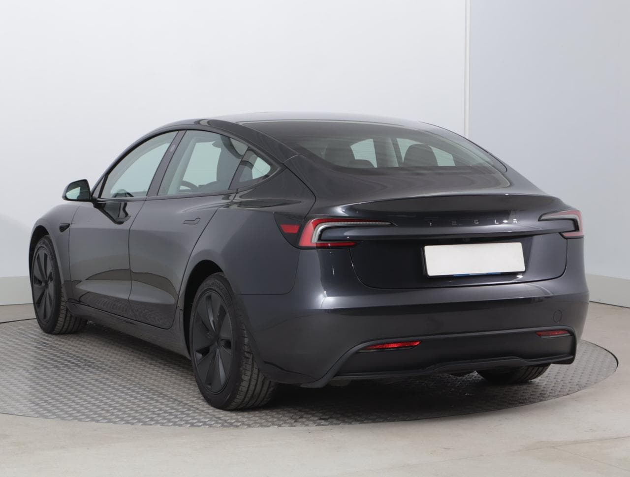 2025 Tesla MODEL 3 - 9