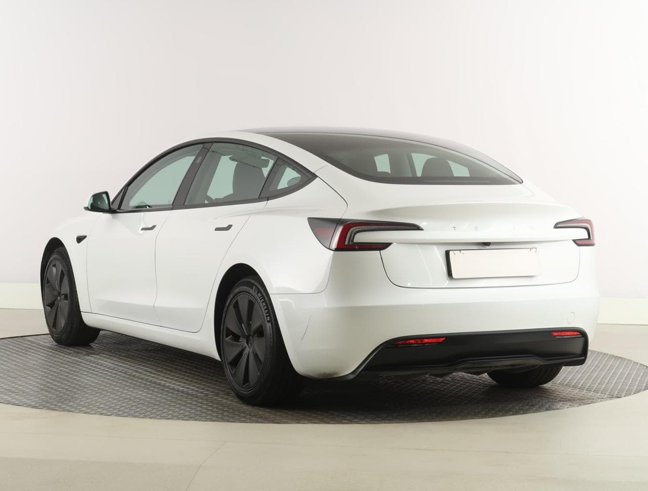 2025 Tesla MODEL 3 - 5