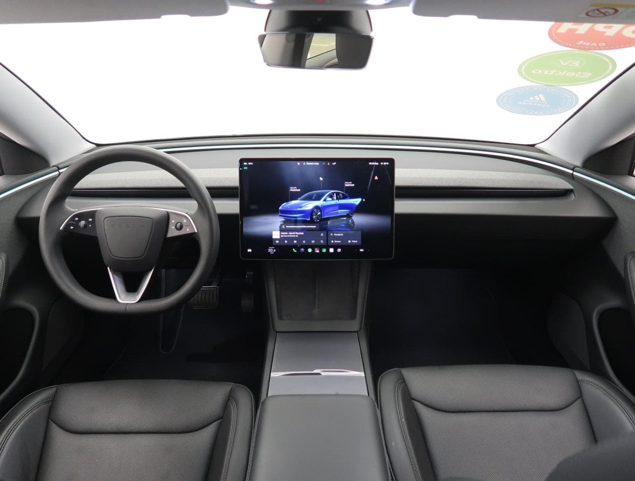 2025 Tesla MODEL 3 - 10