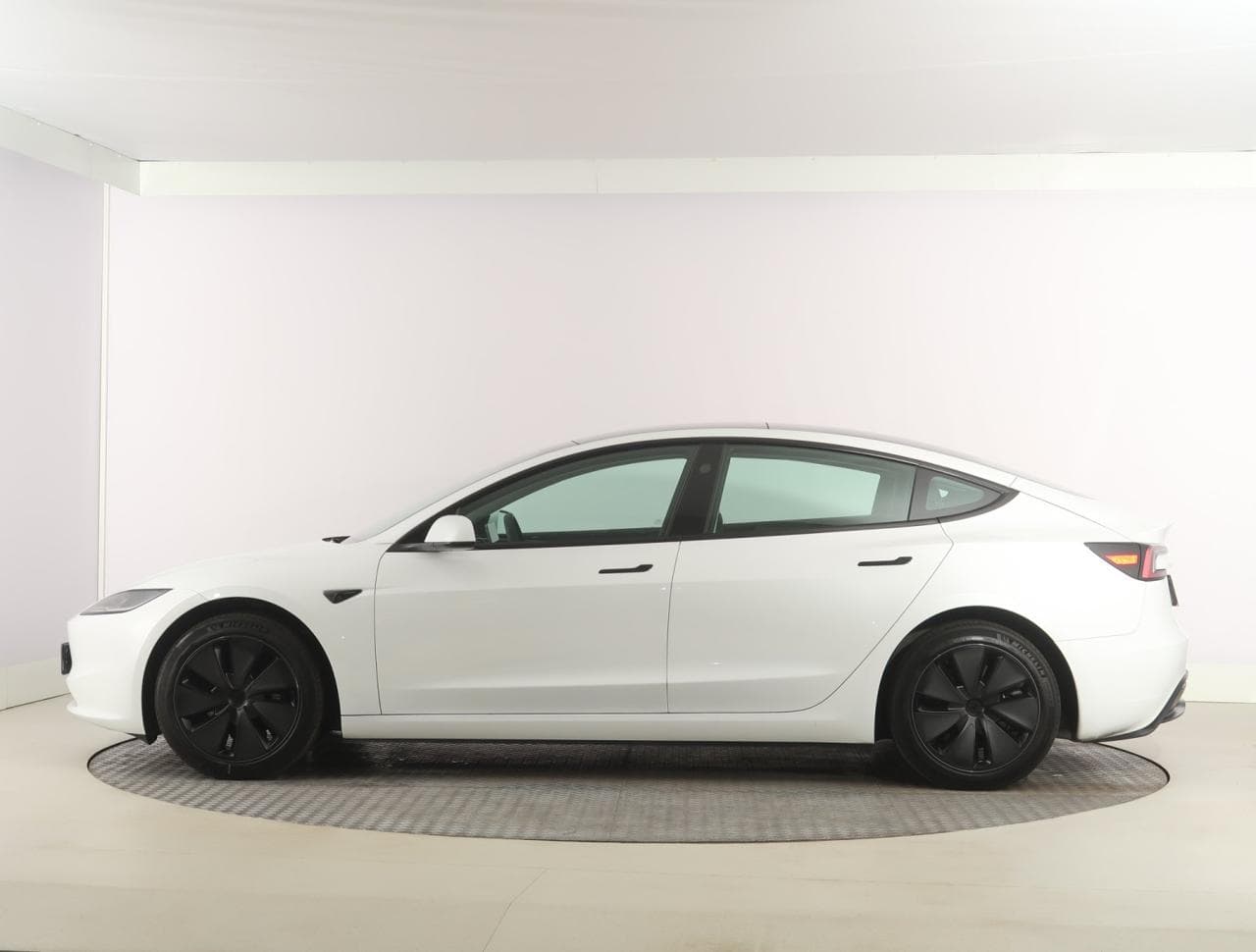 2025 Tesla MODEL 3 - 4