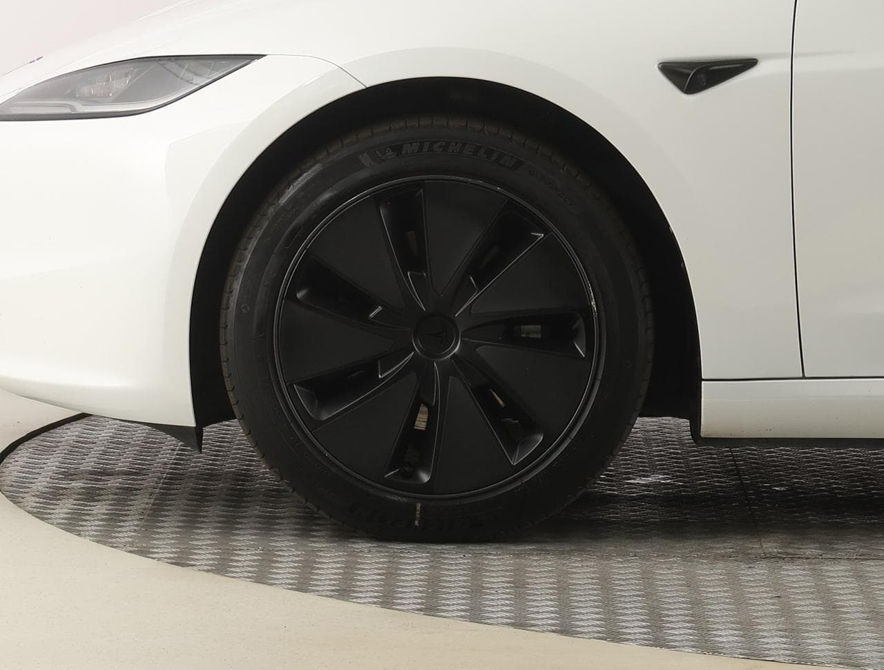 2025 Tesla MODEL 3 - 20