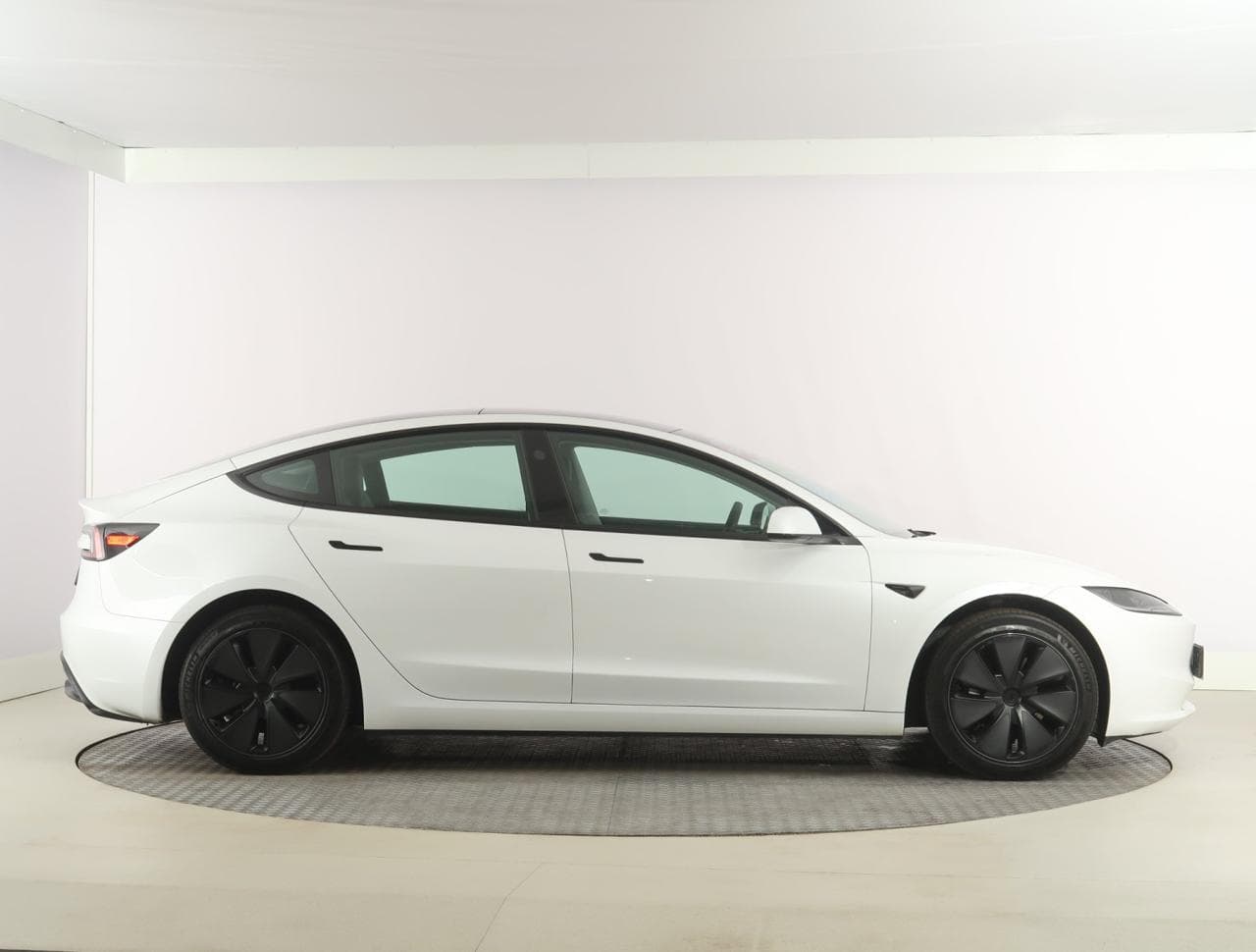 2025 Tesla MODEL 3 - 8