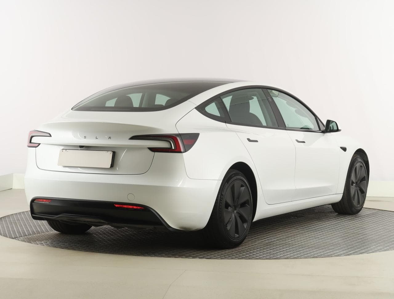 2025 Tesla MODEL 3 - 7