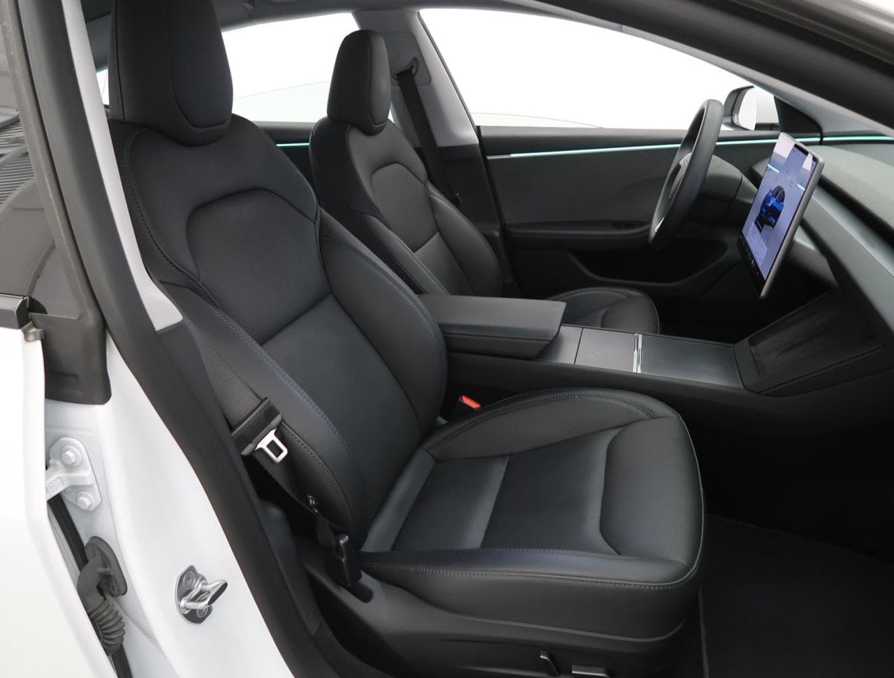2025 Tesla MODEL 3 - 12