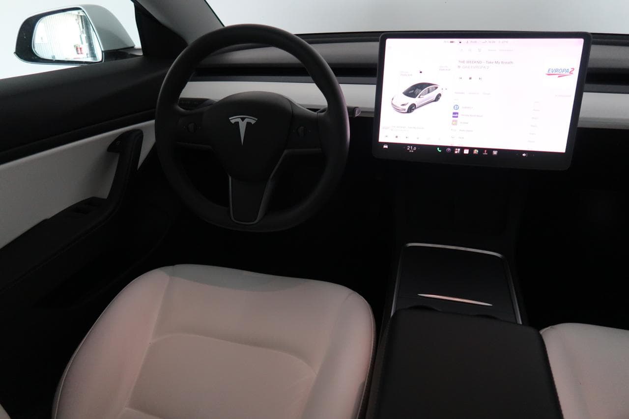 2020 Tesla MODEL 3 - 9