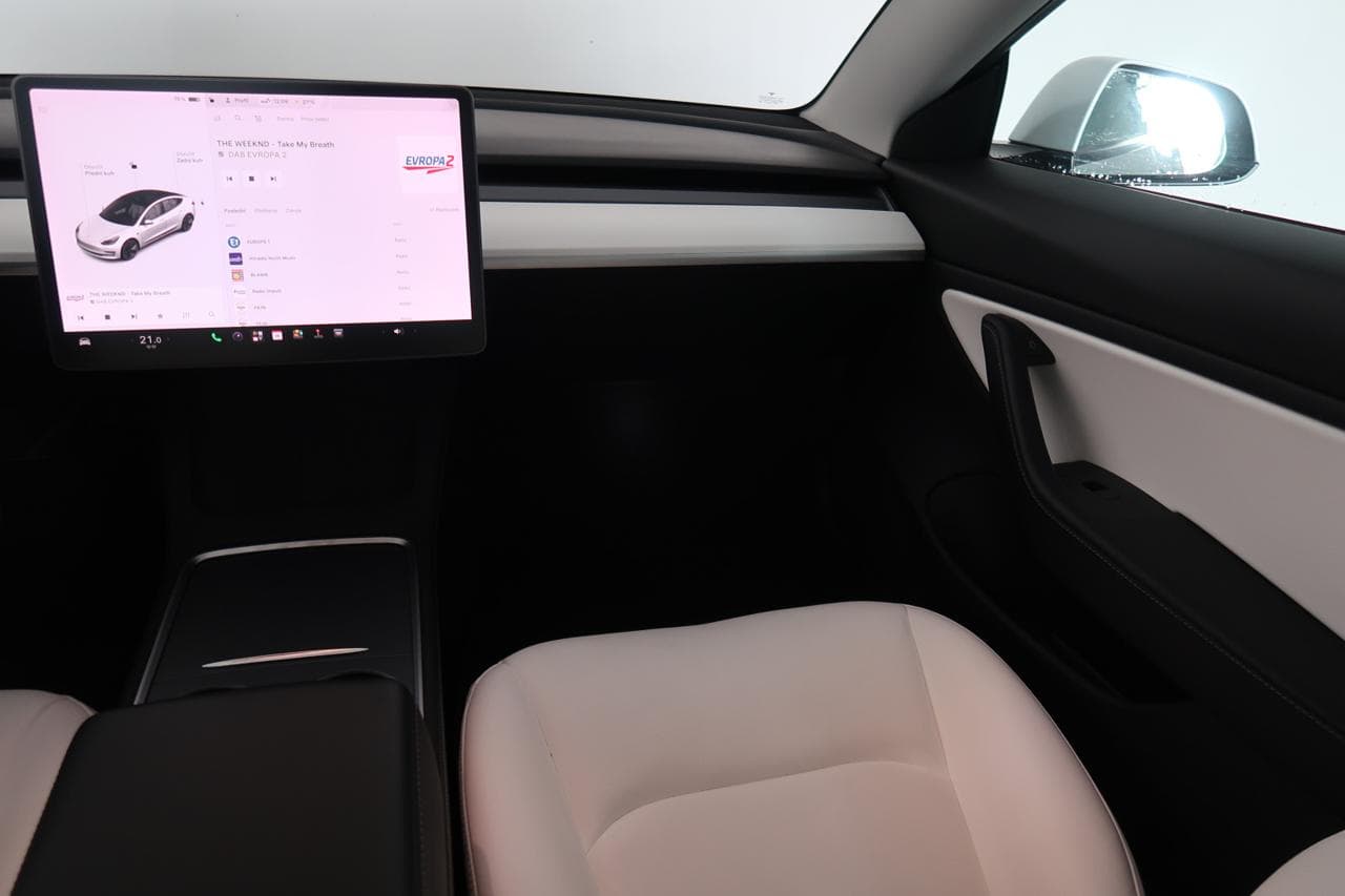 2020 Tesla MODEL 3 - 11