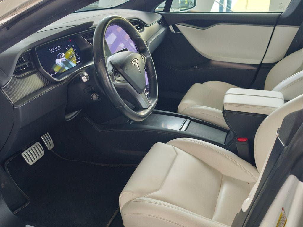Tesla MODEL S - 12