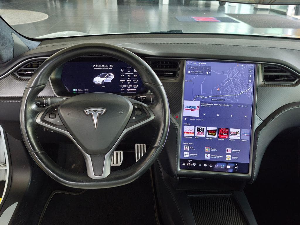 Tesla MODEL S - 21