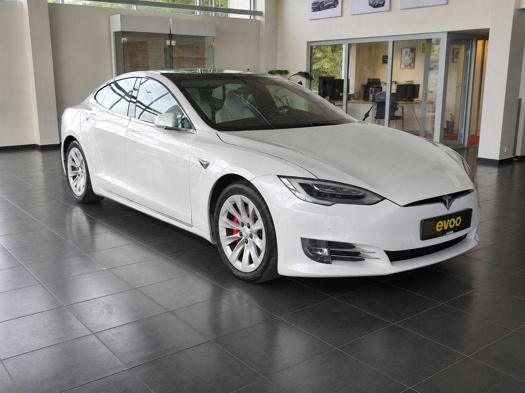 Tesla MODEL S - 7