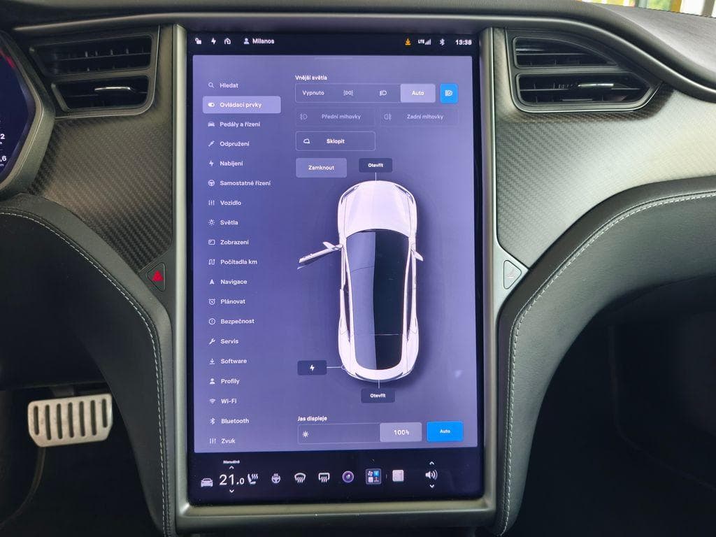 Tesla MODEL S - 14