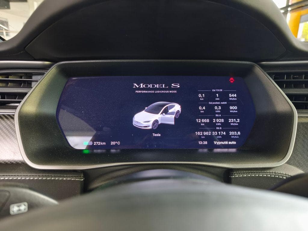 Tesla MODEL S - 17