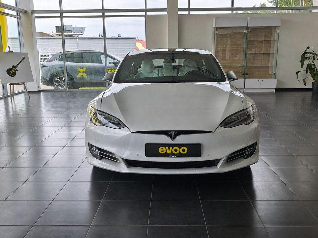 Tesla MODEL S - 4