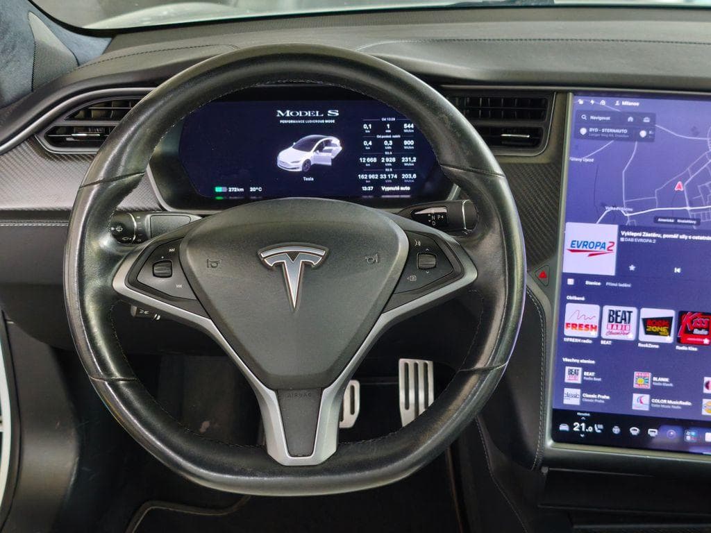 Tesla MODEL S - 11