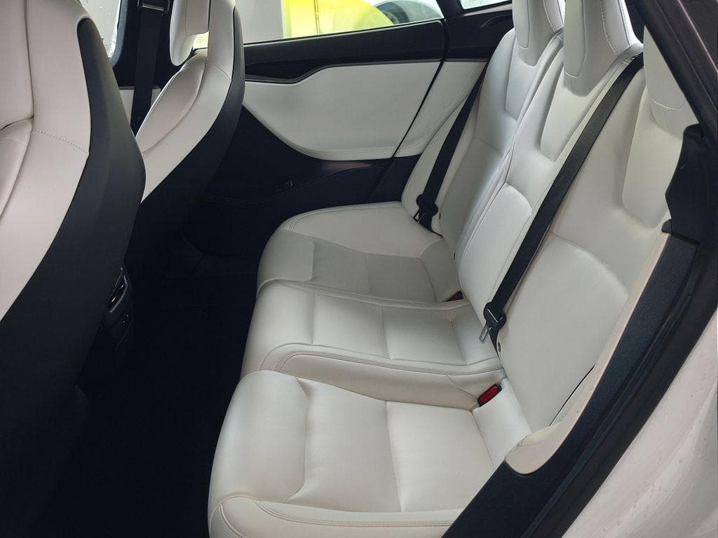 Tesla MODEL S - 18