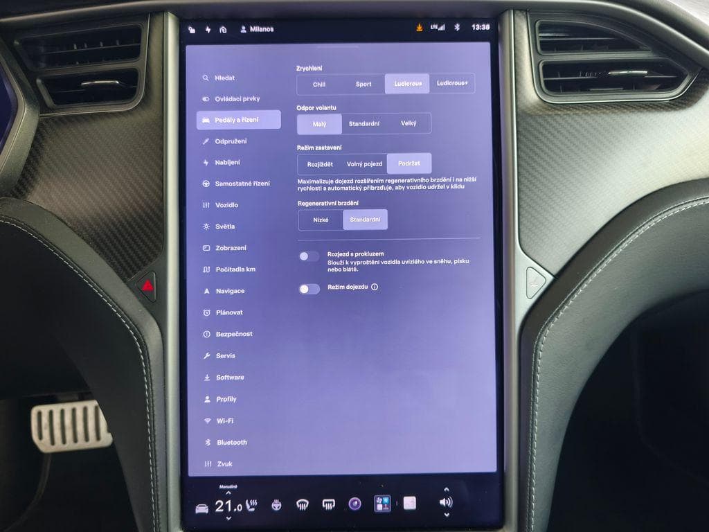 Tesla MODEL S - 15
