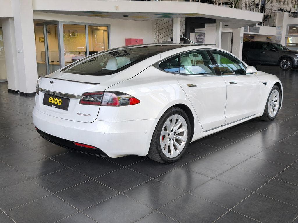 Tesla MODEL S - 7