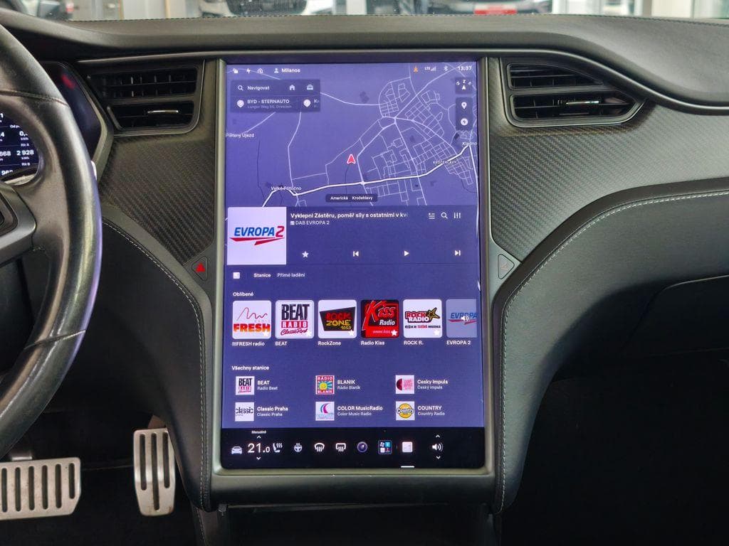 Tesla MODEL S - 13