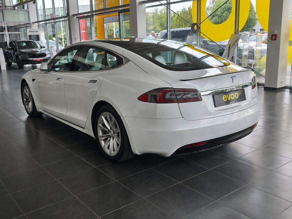 Tesla MODEL S - 20