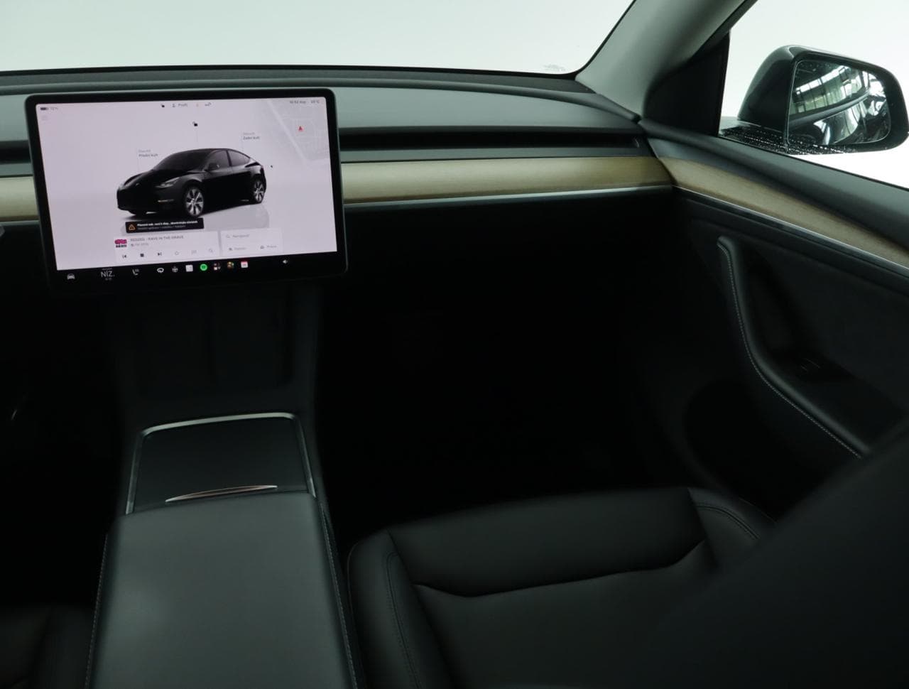 2023 Tesla MODEL Y - 11