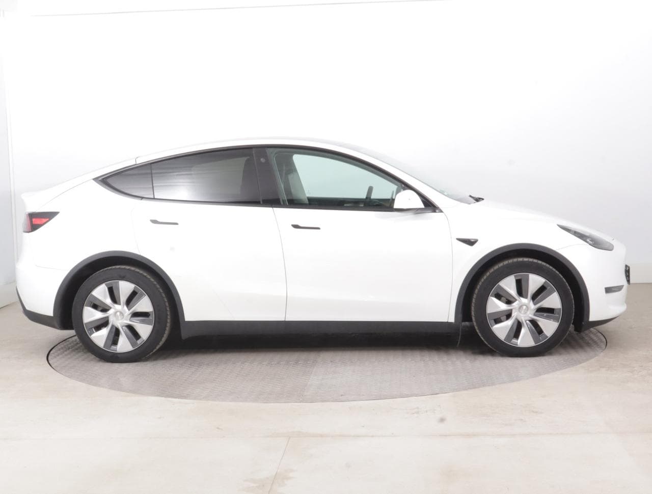 2023 Tesla MODEL Y - 8