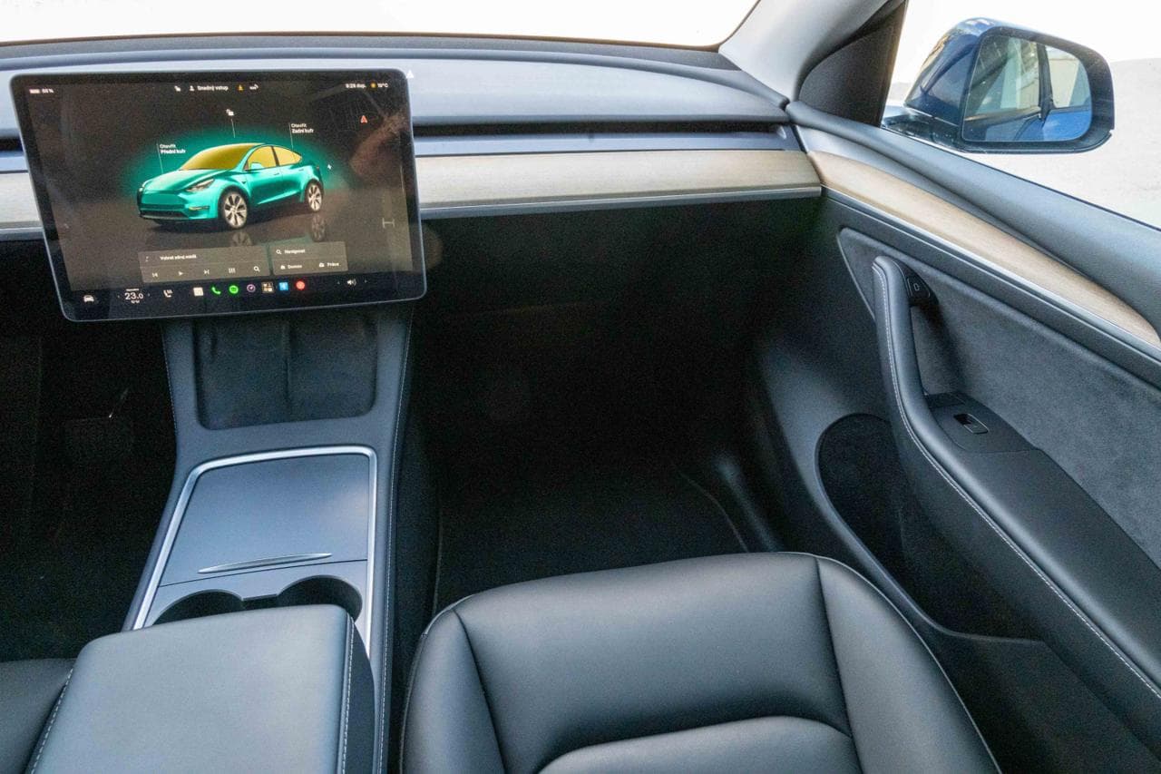 2023 Tesla MODEL Y - 11