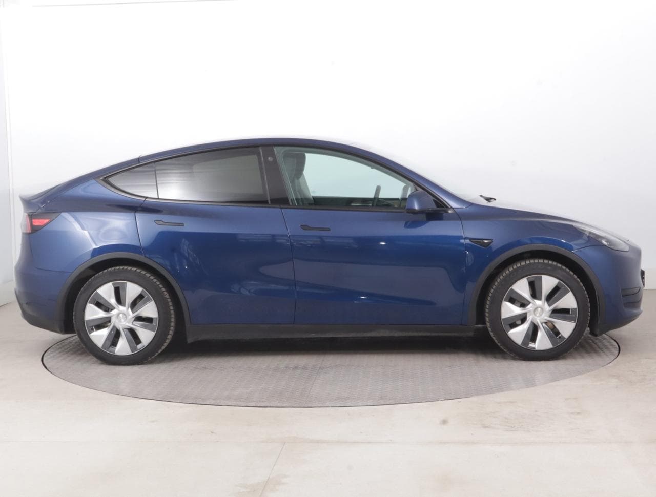 2023 Tesla MODEL Y - 8