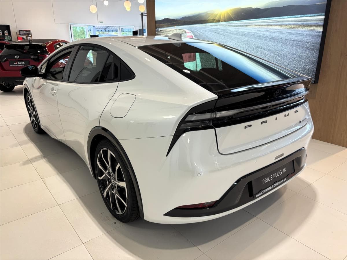 2026 Toyota PRIUS - 5