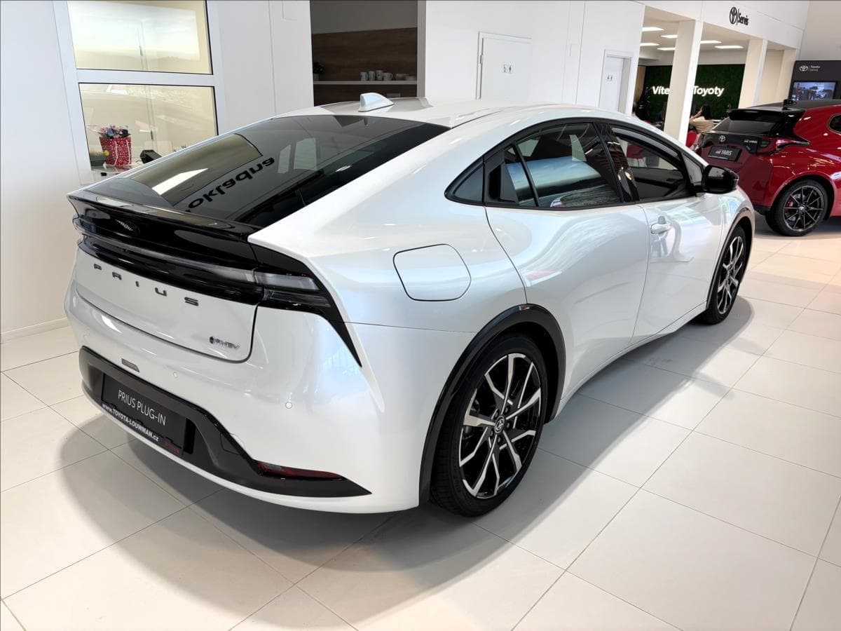 2026 Toyota PRIUS - 7