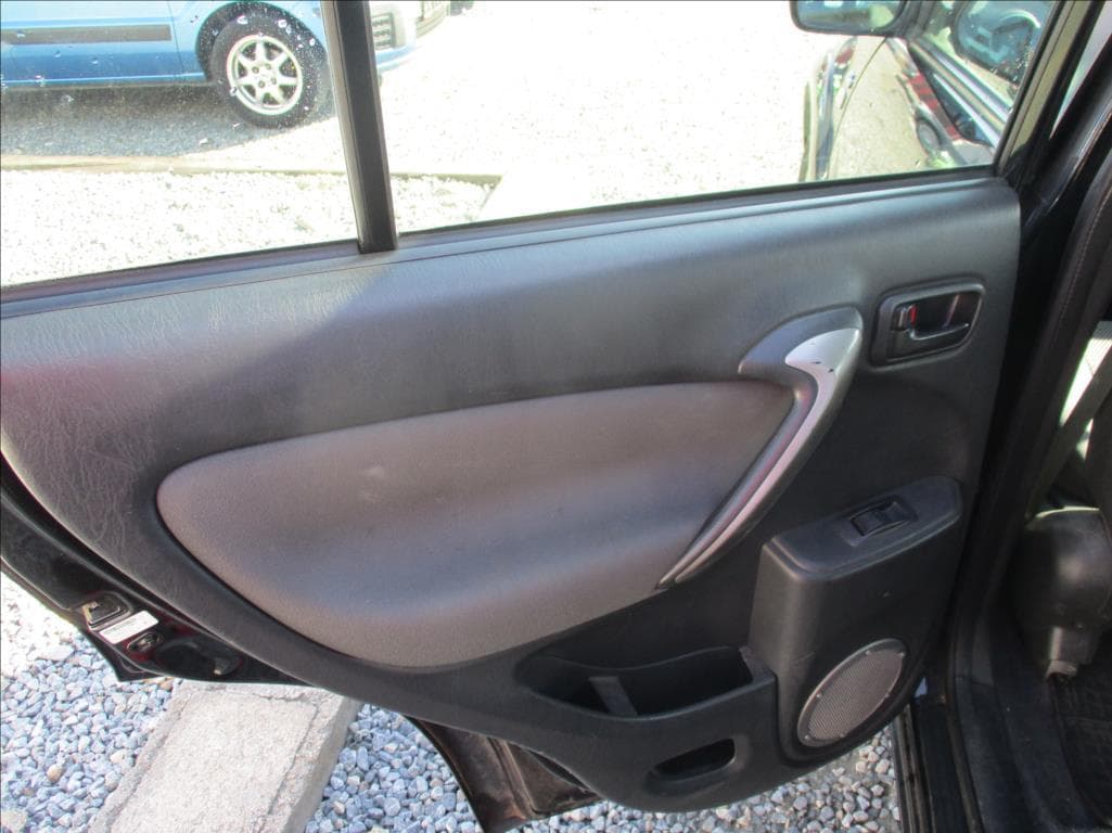 2004 Toyota Rav4 - 11