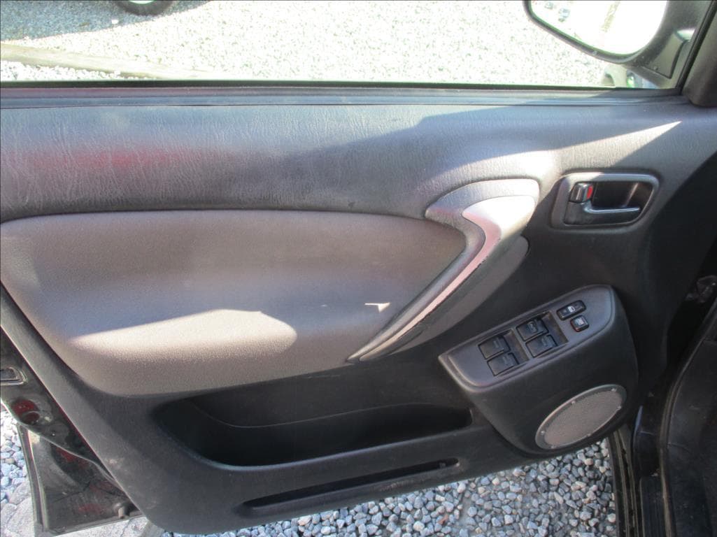 2004 Toyota Rav4 - 13